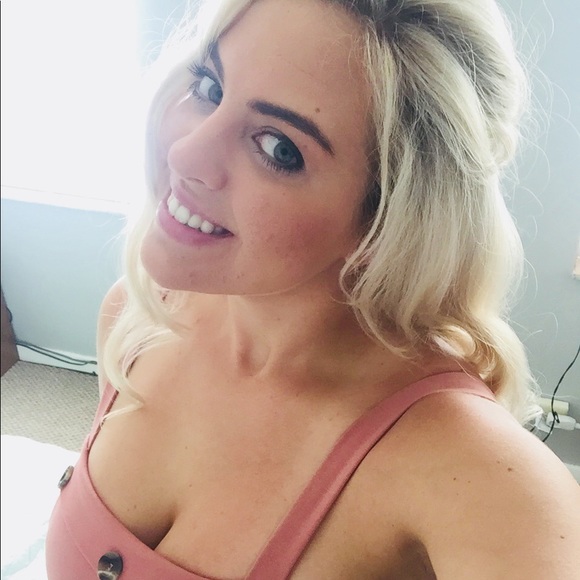 Meet your Posher!! ๐ - Picture 7 of 7